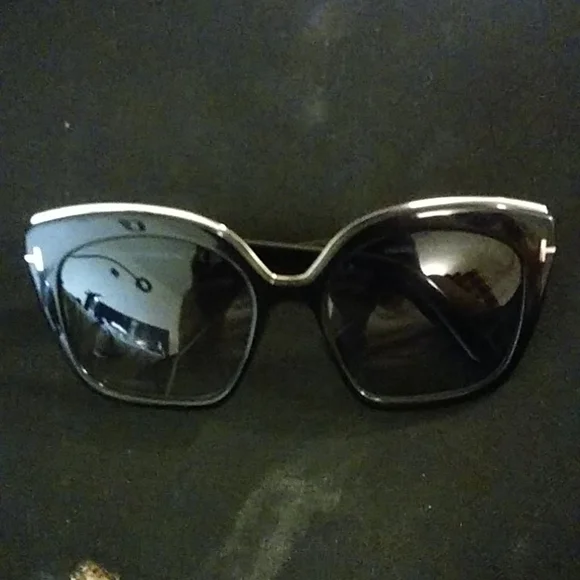 SHINY ACETATE STYLE WITH SHINY METAL T LOGO ON THE TEMPLE  display picture 3